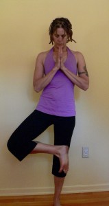 vrksasana_bik_active